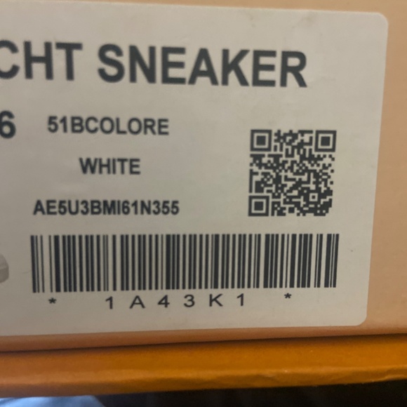 Louis Vuitton Arch Light Sneaker - Picture 6 of 6